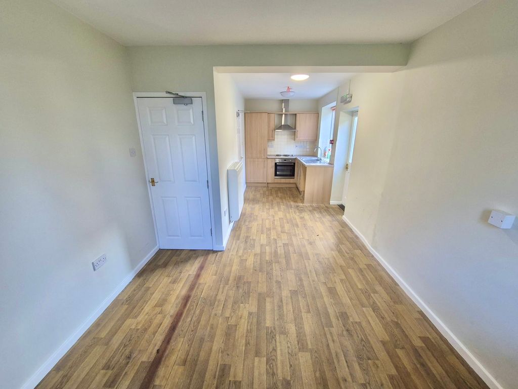 Property photo 3 of 12 Img_9900