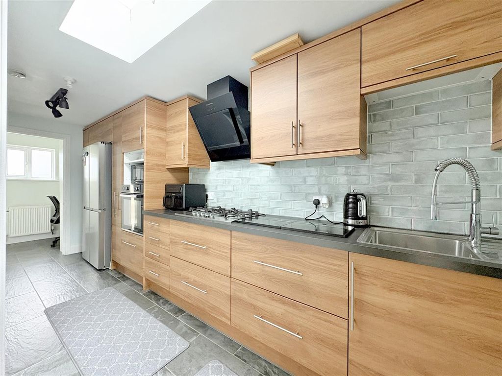 Property photo 3 of 26 Kitchen