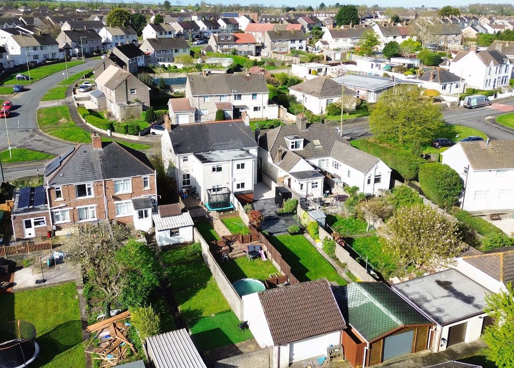 Property photo 3 of 25