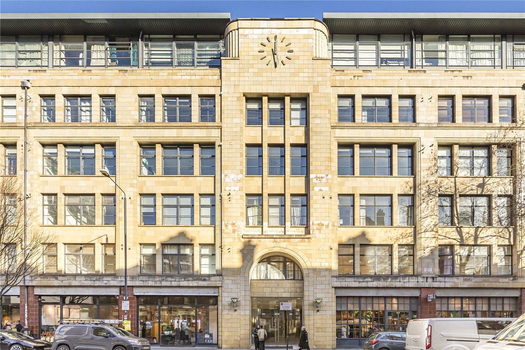 Property photo 3 of 18 External