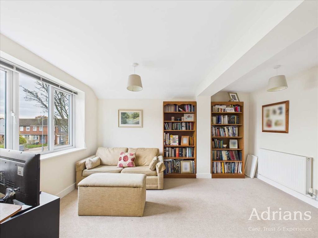 Property photo 3 of 9 Lounge