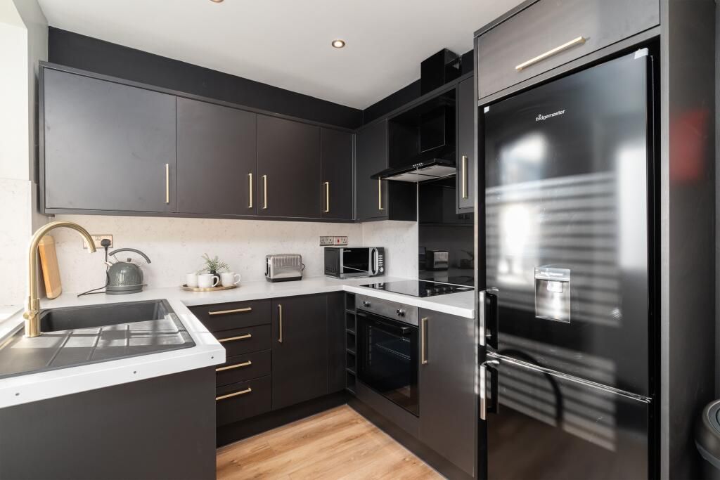 Property photo 1 of 6 4 Bed Flat To Rent, Purley Cr8