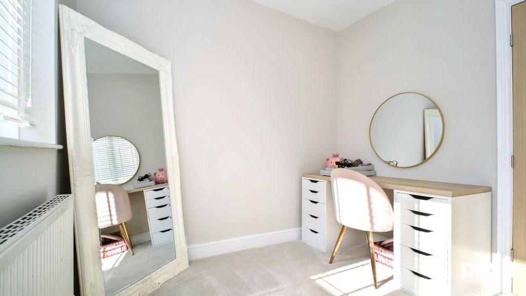 Property photo 2 of 27