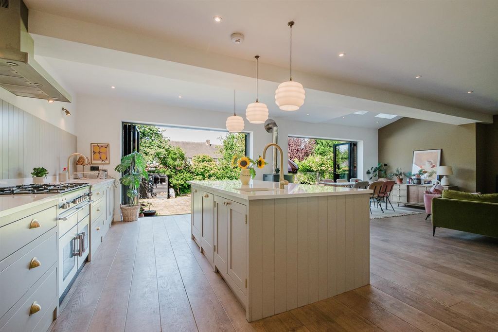 Property photo 3 of 38 Live In Dining Kitchen