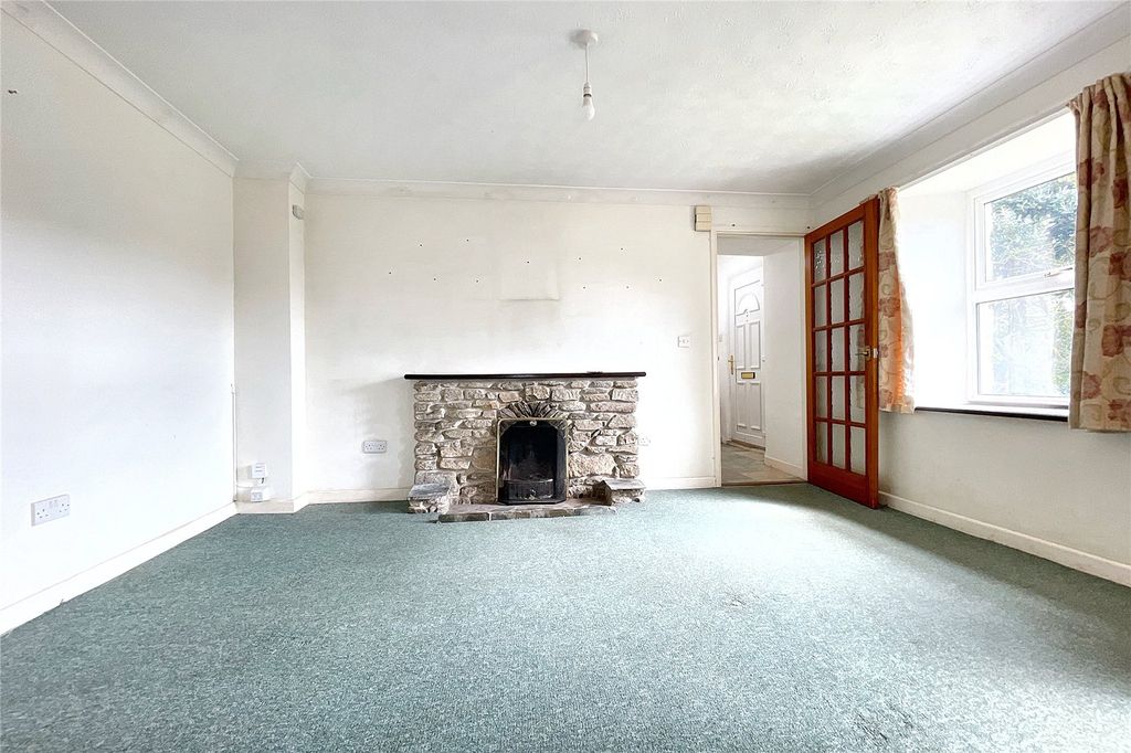 Property photo 2 of 13 Lounge