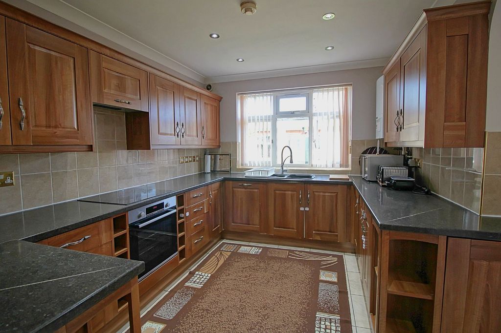 Property photo 3 of 35