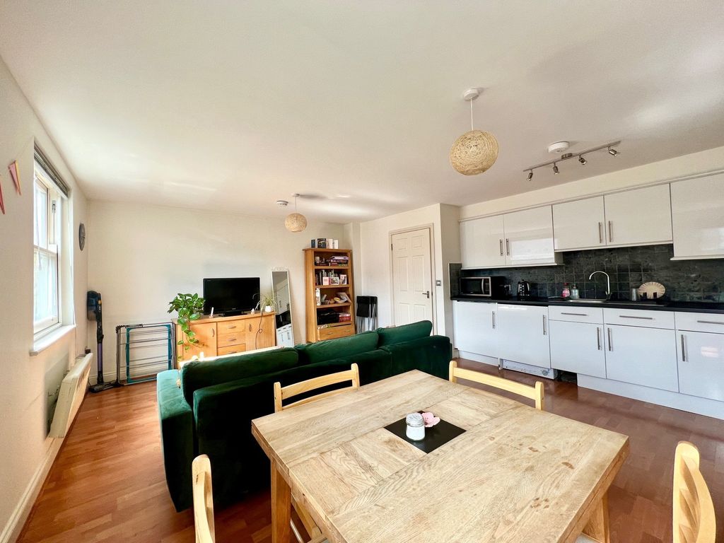 Property photo 3 of 8
