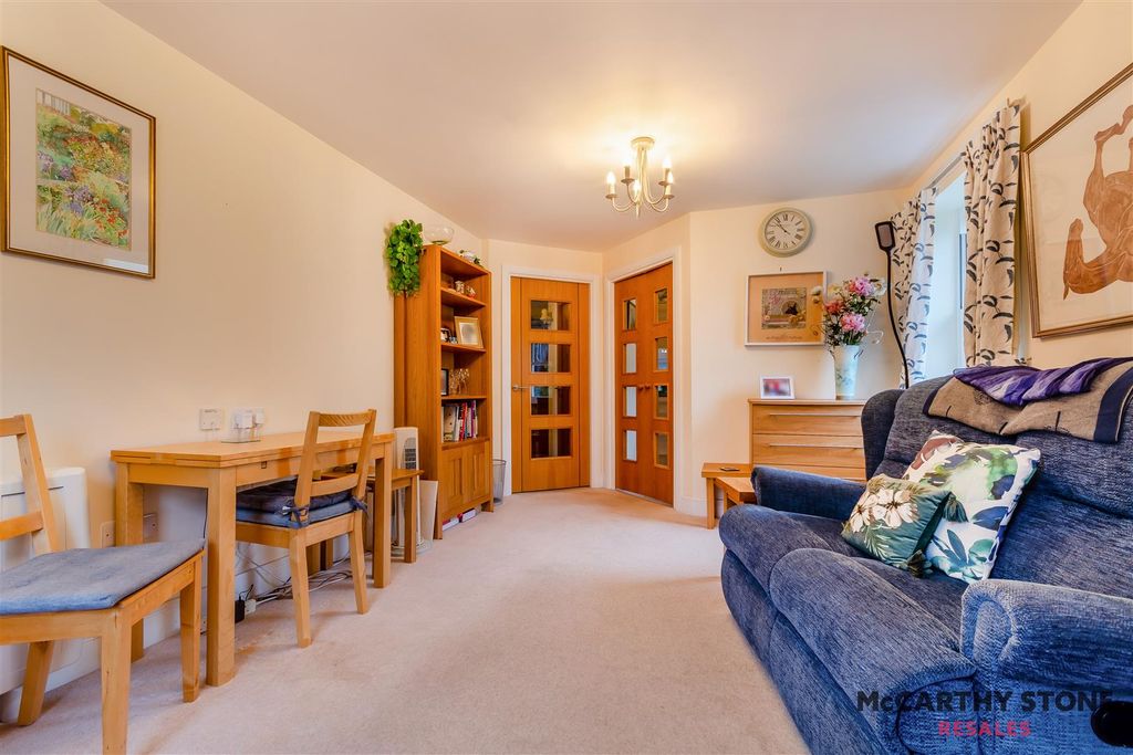 Property photo 3 of 11 8585611-Interior07.Jpg