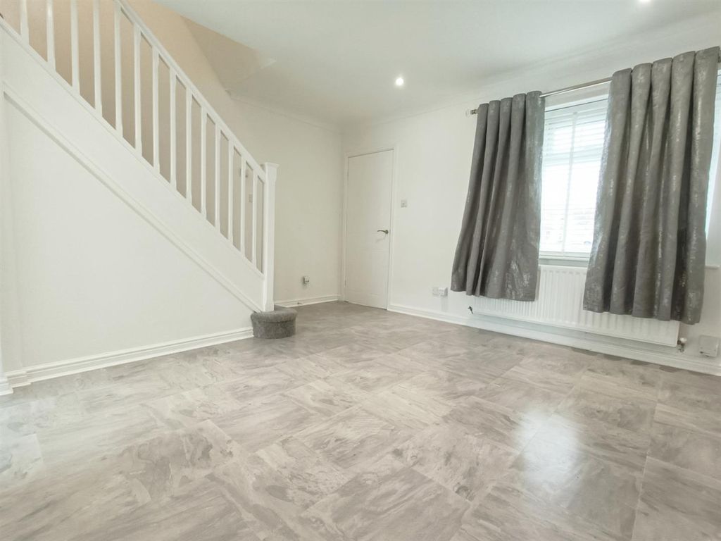 Property photo 2 of 10 Lune Road, Platt Bridge, Wigan, Wn2 5Hg
