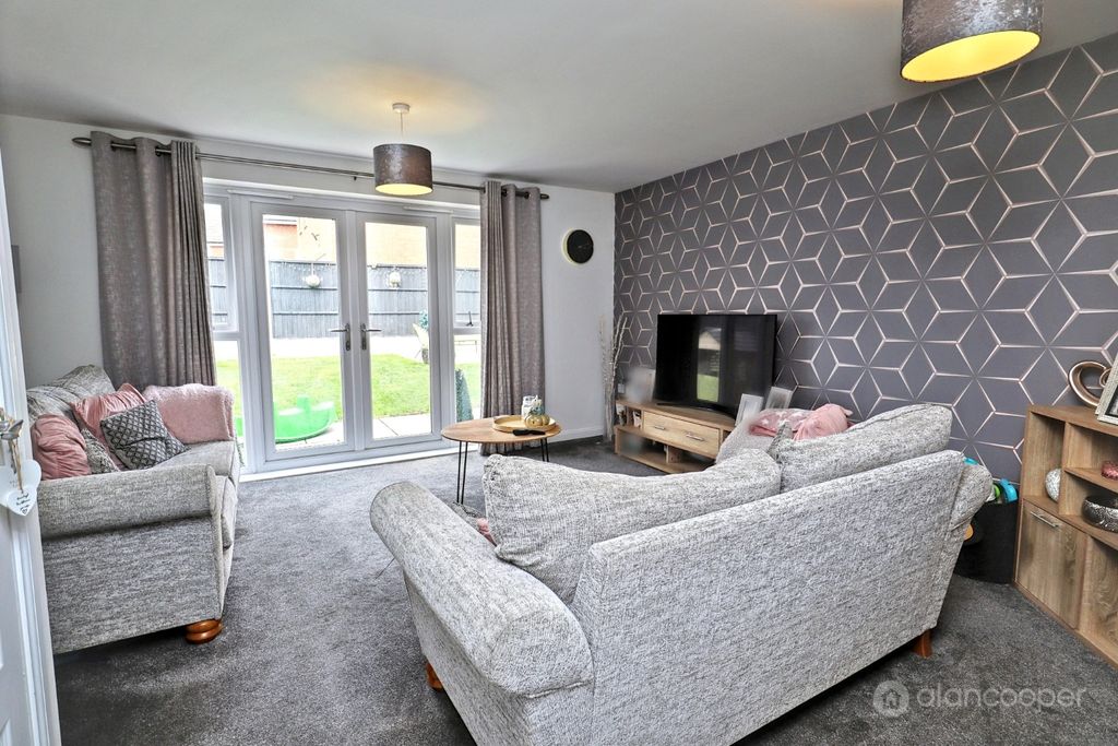 Property photo 2 of 22 5098113