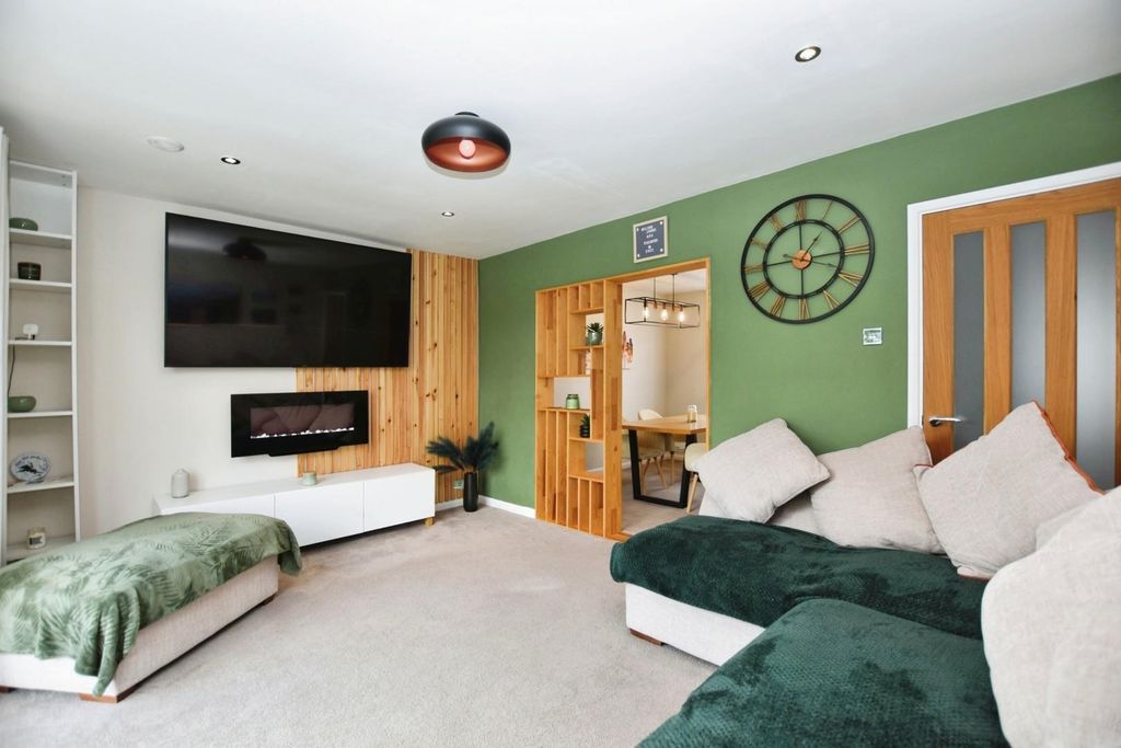 Property photo 2 of 21