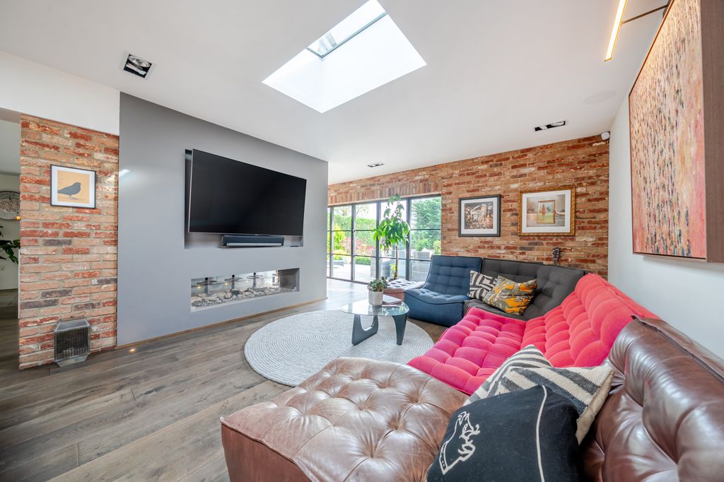 Property photo 2 of 24