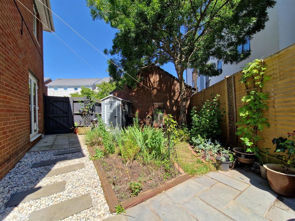 Property photo 2 of 12 1000028664.Jpg