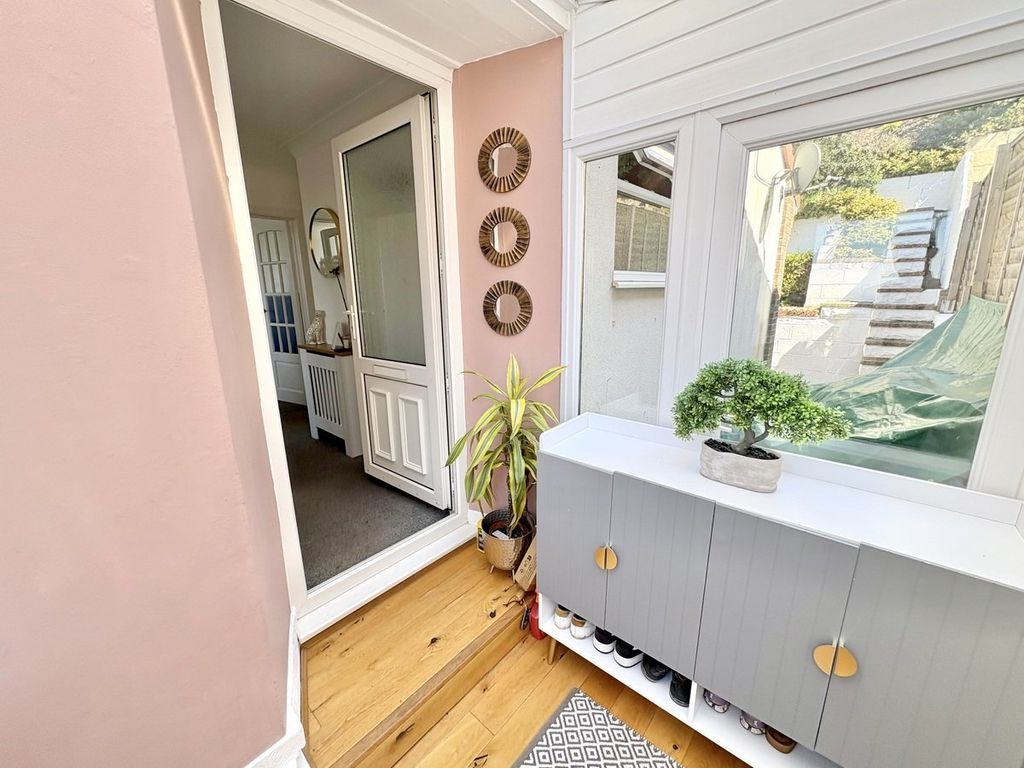 Property photo 3 of 32