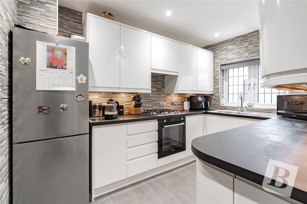 Property photo 2 of 16 Kitchen