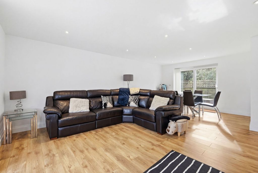 Property photo 2 of 23