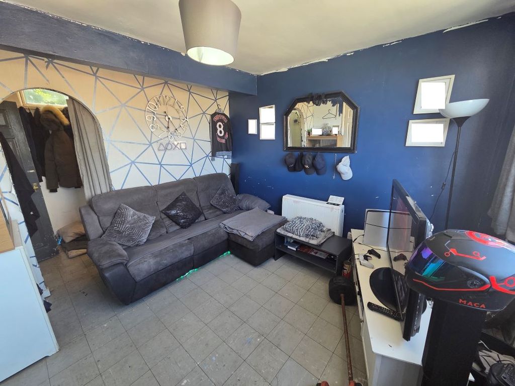 Property photo 3 of 7