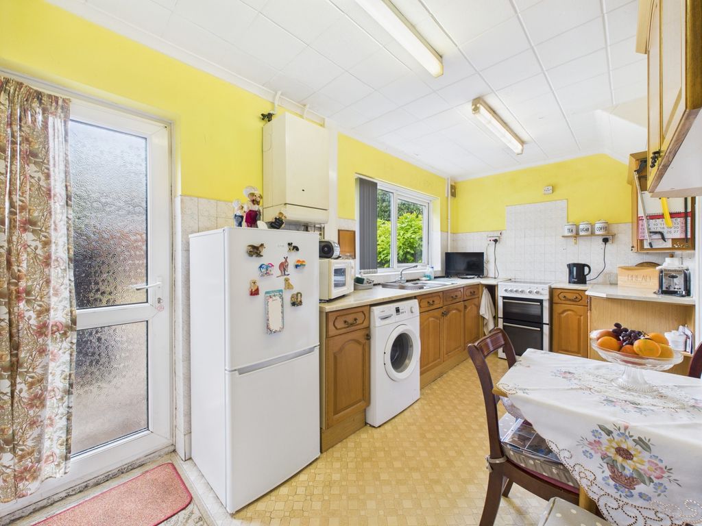Property photo 2 of 18 Kitchen