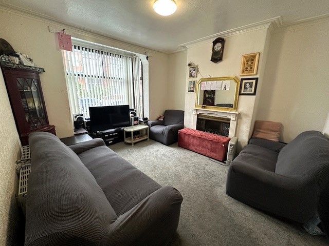 Property photo 3 of 16 Lounge