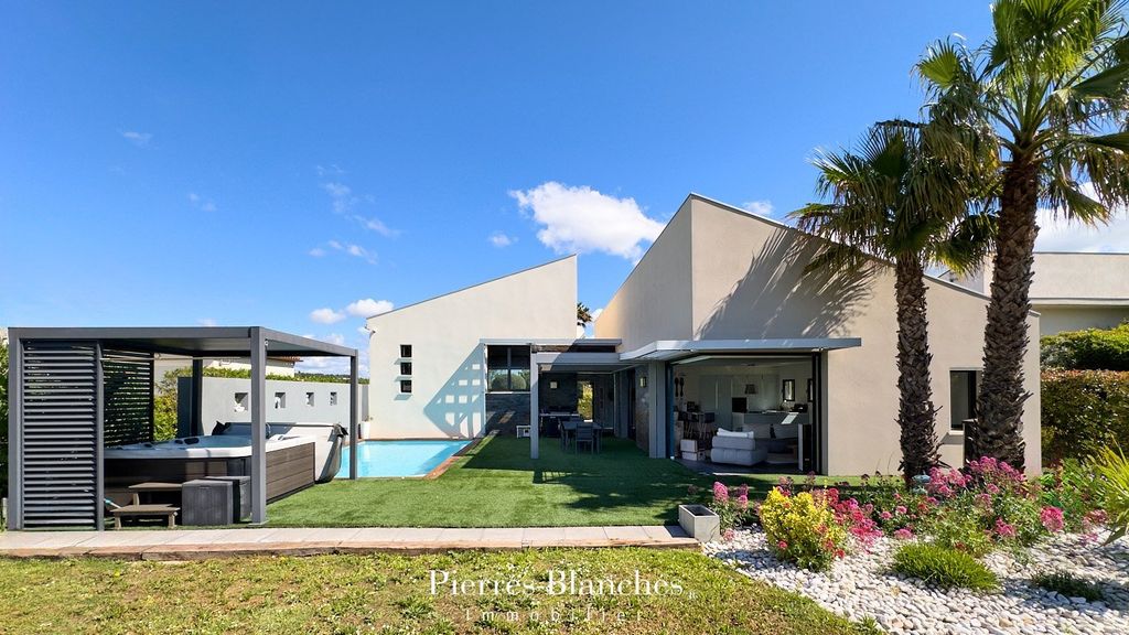 Property photo 1 of 15 Architect-Designed Villa