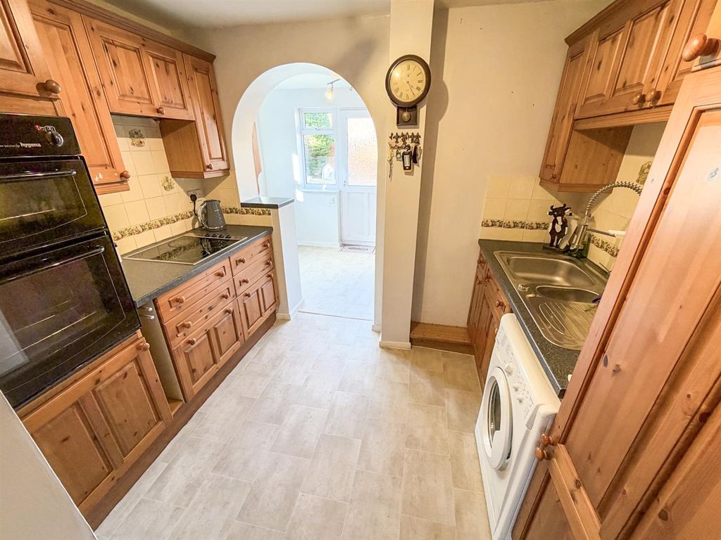 Property photo 3 of 14 Kitchen