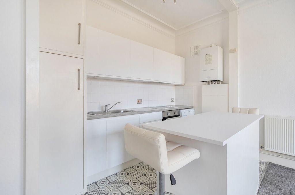 Property photo 3 of 14 1438906-17-69ce28...