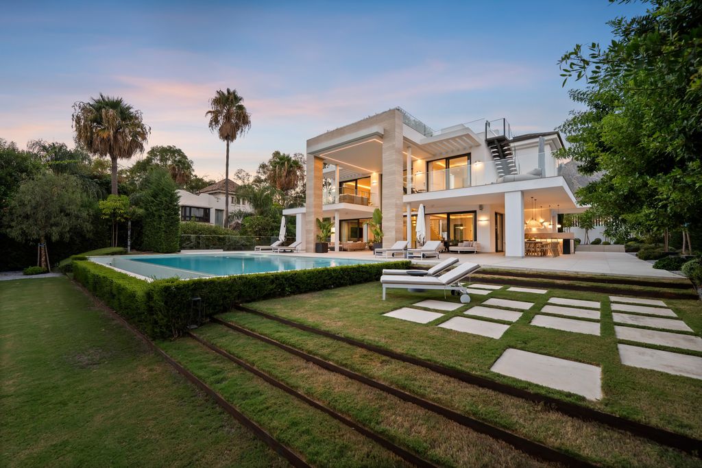 Property photo 2 of 62