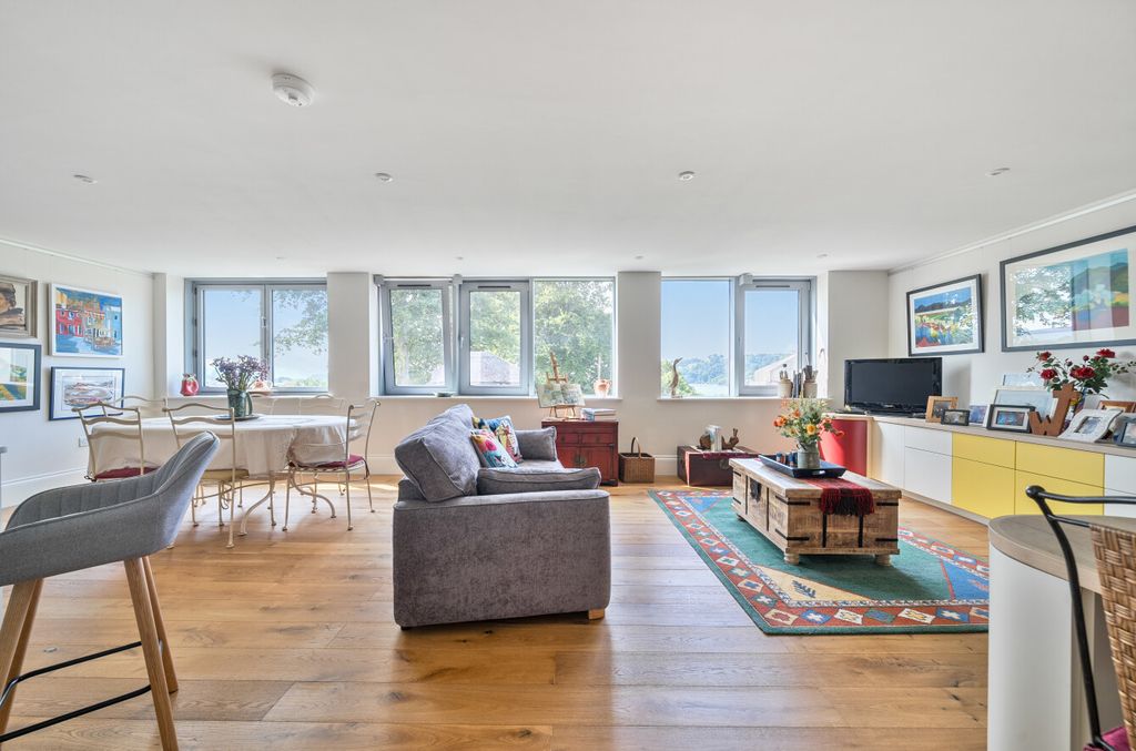 Property photo 2 of 29 1306847-7-68513E6...