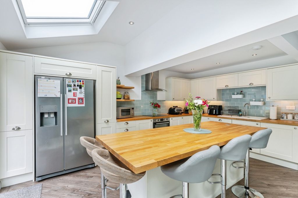 Property photo 3 of 25 Pbox-Img.Jpg