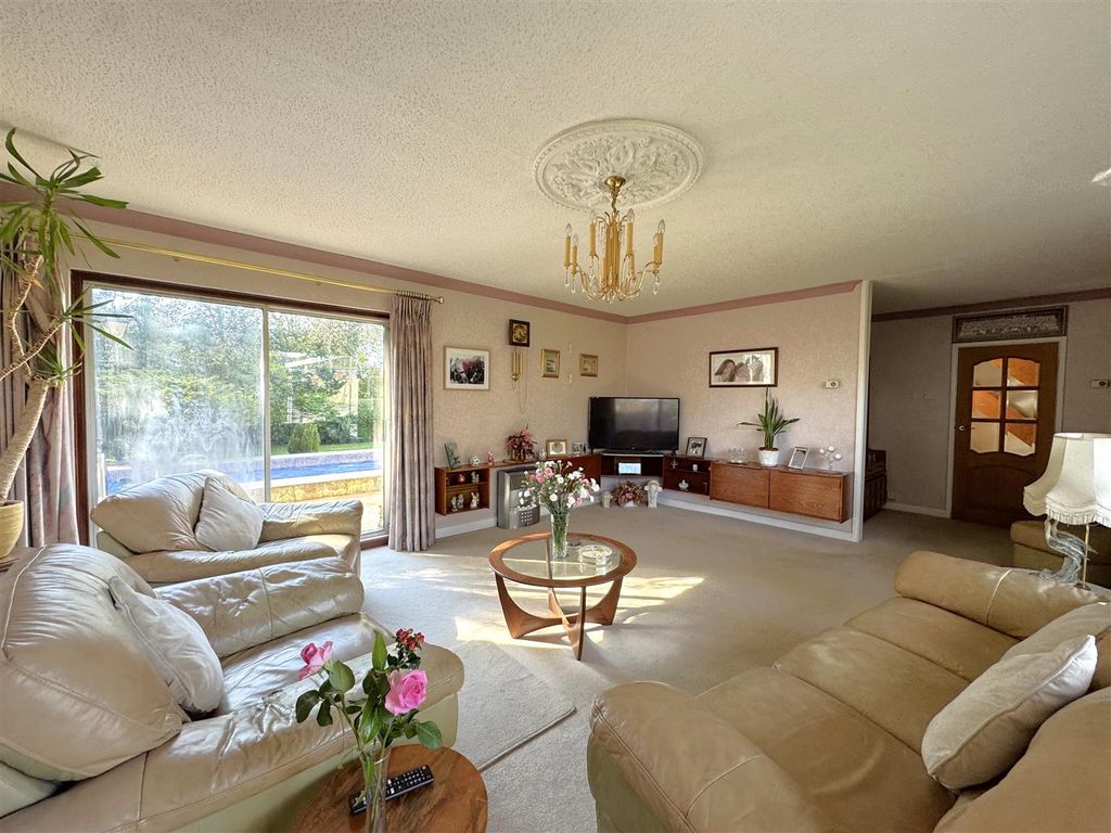 Property photo 3 of 33 2.Jpeg