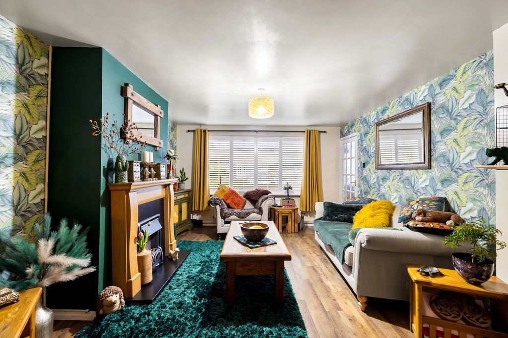 Property photo 2 of 18