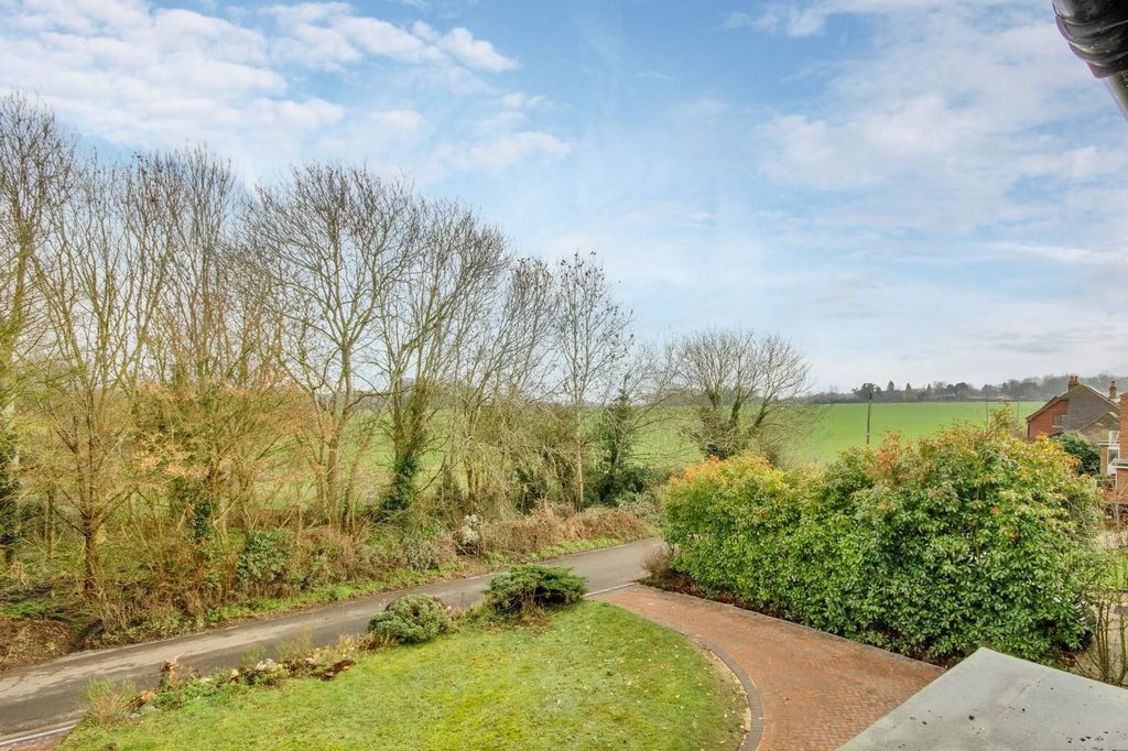 Property photo 3 of 28