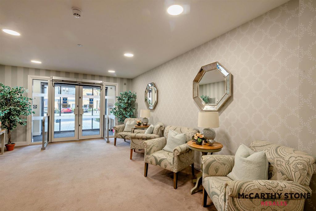 Property photo 1 of 38 8592528-Interior14-800.Jpg