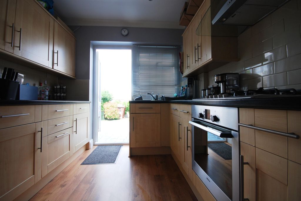 Property photo 3 of 8 Kitchen