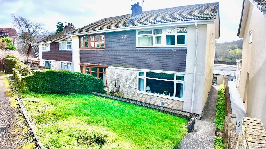 Property photo 2 of 32