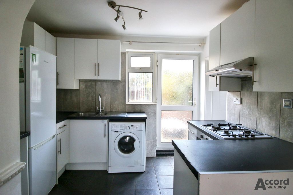 Property photo 2 of 8 Kitchen