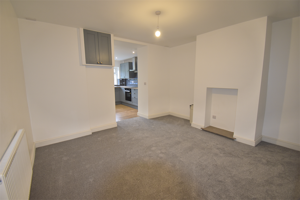 Property photo 3 of 11 Dining / Living Room