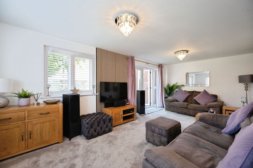 Property photo 2 of 16 Pbox-Img.Jpg