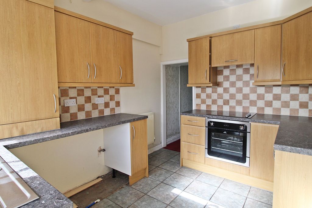 Property photo 3 of 23 Kitchen