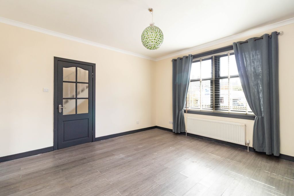 Property photo 2 of 31 Living Room