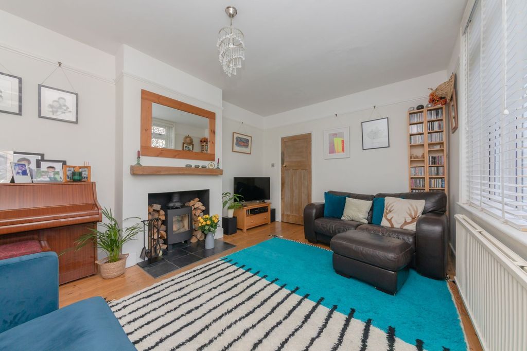 Property photo 2 of 25