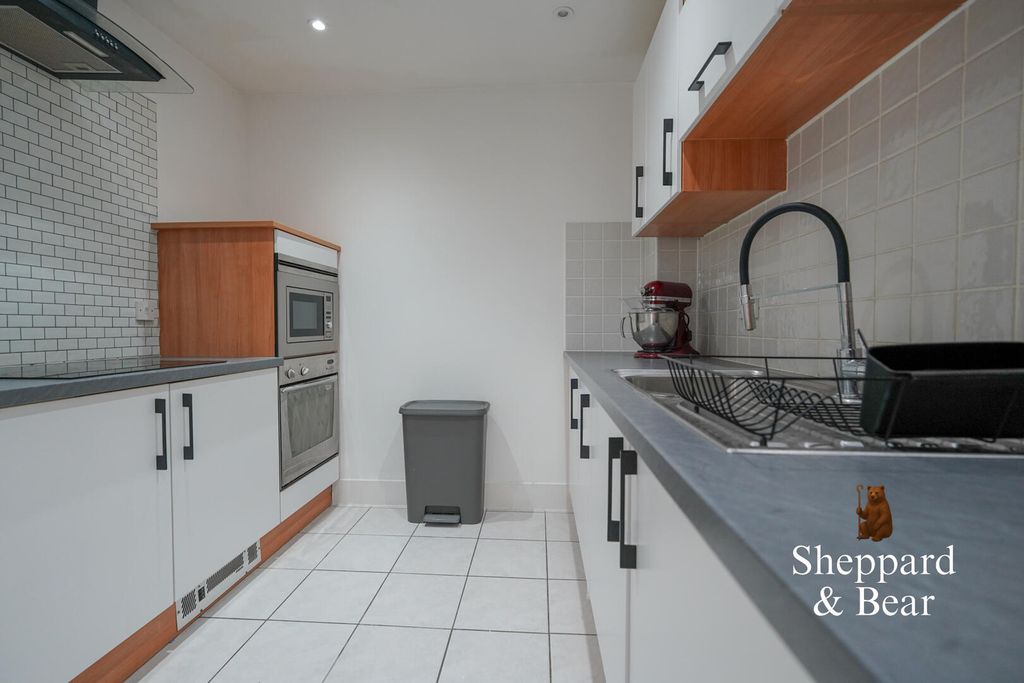 Property photo 2 of 27 Kitchen