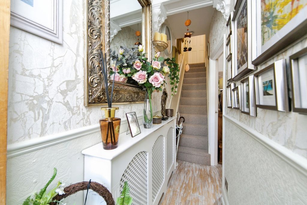 Property photo 3 of 17 Photo