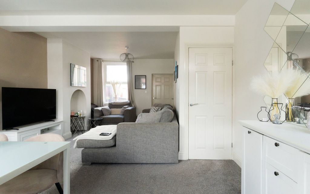 Property photo 3 of 34