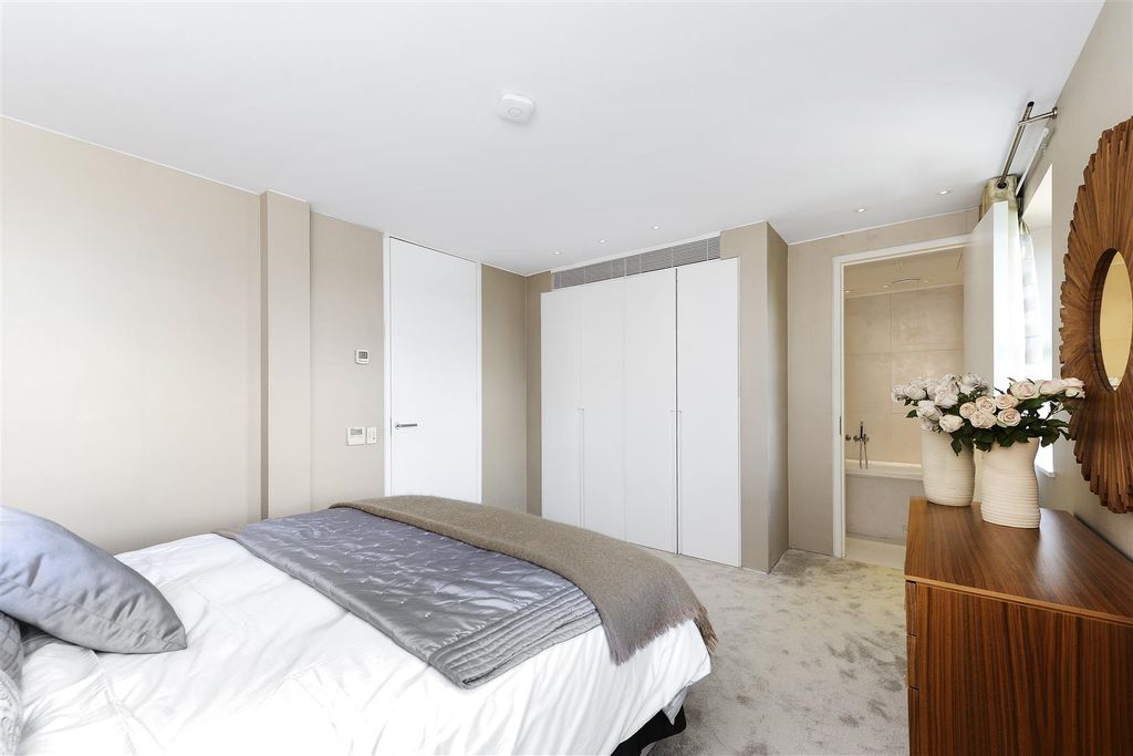 Property photo 3 of 24 1102 Bed 3.Jpg