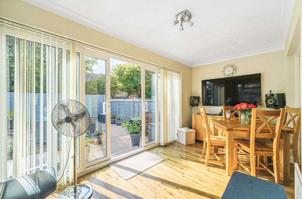 Property photo 3 of 12 1492744-37-6A4Fc3...
