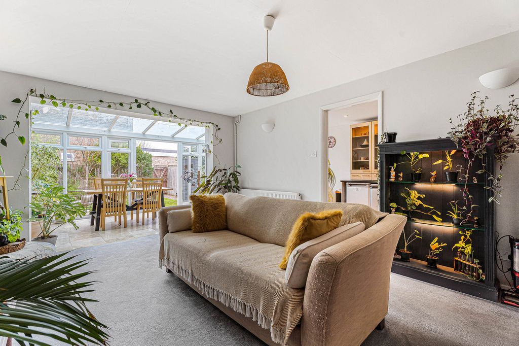 Property photo 2 of 23