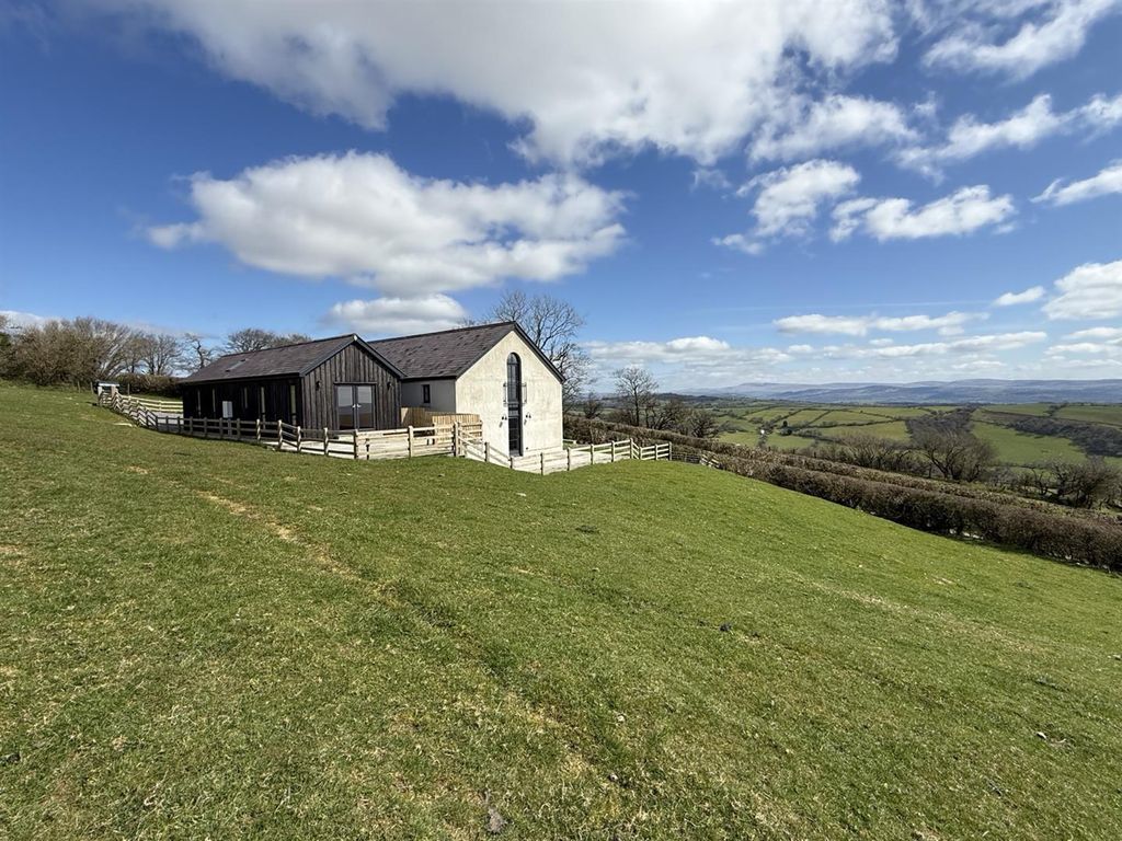 Property photo 1 of 41 E578Edaa-F20C-4854-B925-72Ab70982D64.Png