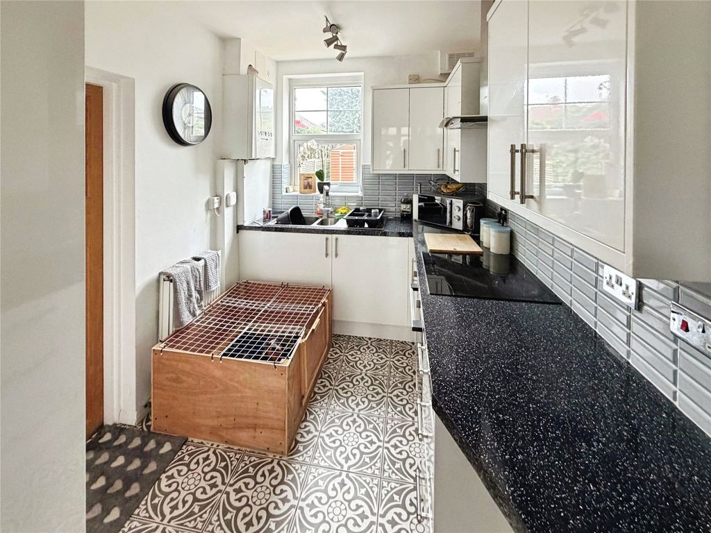 Property photo 2 of 11 Kitchen