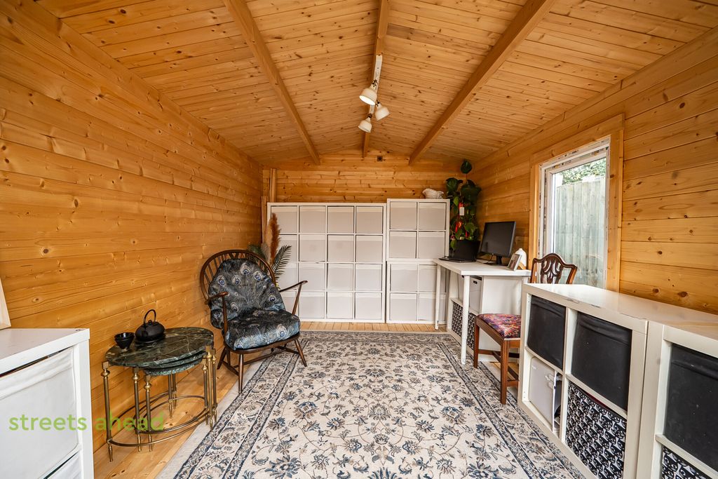 Property photo 3 of 14 242E3Efc-B7d2-4Bb...
